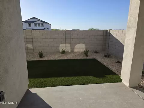 Exterior - 9730 S 11th Pl S, Phoenix, AZ 85042 photo 2 of 11