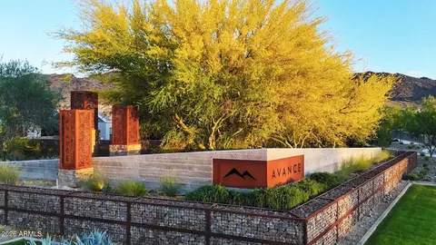 View/Area - 9730 S 11th Pl S, Phoenix, AZ 85042 photo 2 of 15