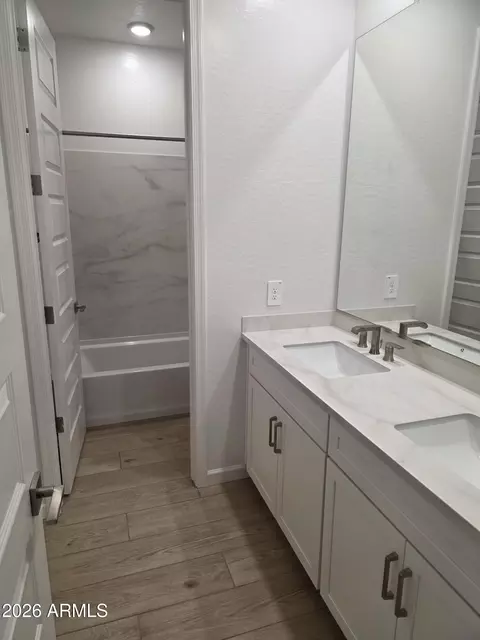 Bath - 9730 S 11th Pl S, Phoenix, AZ 85042 photo 1 of 5
