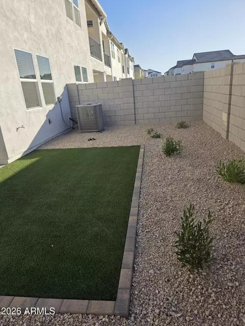 Exterior - 9730 S 11th Pl S, Phoenix, AZ 85042 photo 4 of 11