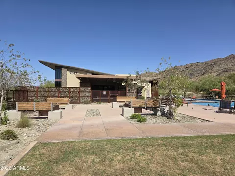 Exterior - 9730 S 11th Pl S, Phoenix, AZ 85042 photo 7 of 11