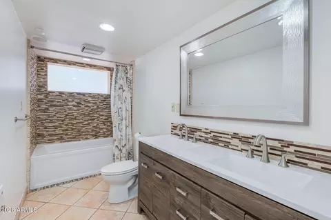 Bath - 2236 E Cactus Wren Dr, Phoenix, AZ 85020 photo 2 of 2