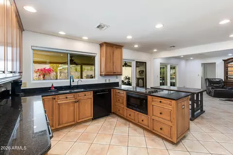 Kitchen - 2236 E Cactus Wren Dr, Phoenix, AZ 85020 photo 2 of 2