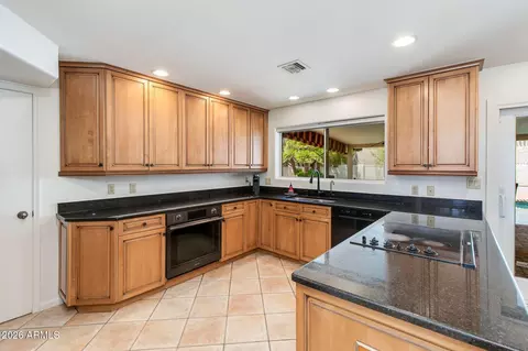 Kitchen - 2236 E Cactus Wren Dr, Phoenix, AZ 85020 photo 1 of 2
