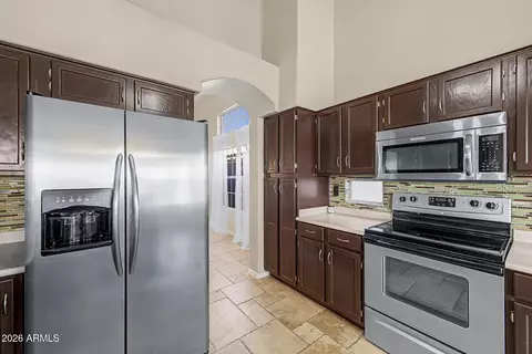 Kitchen - 4031 E Cathedral Rock Dr, Phoenix, AZ 85044 photo 4 of 4