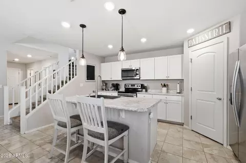 Kitchen - 6919 E Peralta Cir, Mesa, AZ 85212 photo 4 of 5