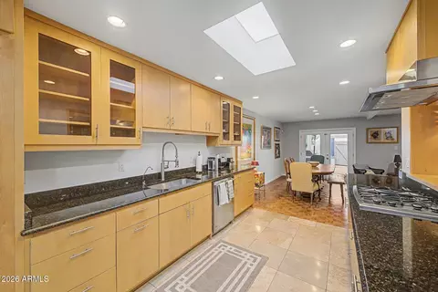 Kitchen - 2631 E Beekman Pl, Phoenix, AZ 85016 photo 4 of 5