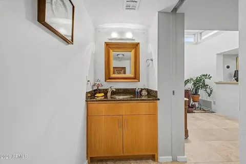 Bath - 2631 E Beekman Pl, Phoenix, AZ 85016 photo 1 of 3
