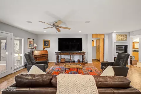 Living - 2631 E Beekman Pl, Phoenix, AZ 85016 photo 1 of 2