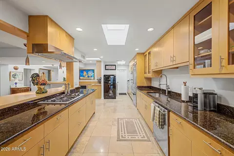 Kitchen - 2631 E Beekman Pl, Phoenix, AZ 85016 photo 2 of 5