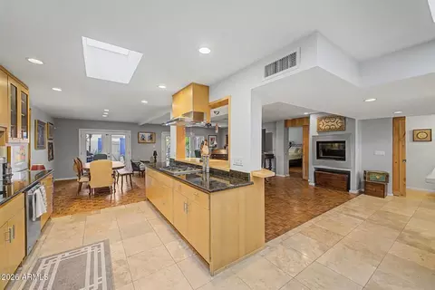 Kitchen - 2631 E Beekman Pl, Phoenix, AZ 85016 photo 3 of 5