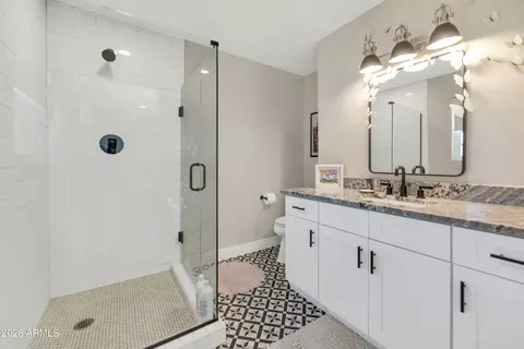 Bath - 5109 N 33rd St, Phoenix, AZ 85018 photo 4 of 6