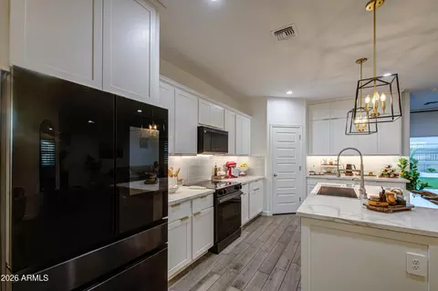 Kitchen - 2968 W Shanley Ave, Apache Junction, AZ 85120 photo 6 of 8