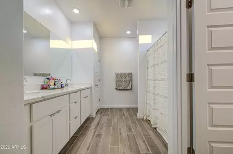 Bath - 2968 W Shanley Ave, Apache Junction, AZ 85120 photo 1 of 10