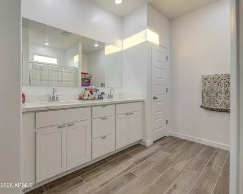Bath - 2968 W Shanley Ave, Apache Junction, AZ 85120 photo 2 of 10