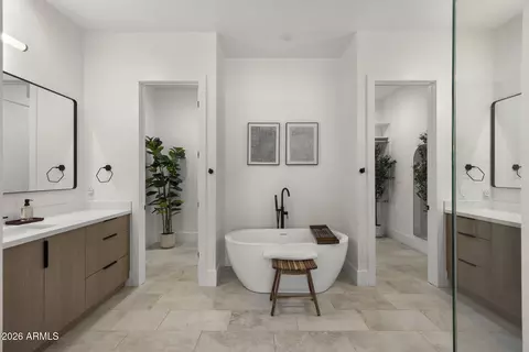 Bath - 4546 E Campbell Ave, Phoenix, AZ 85018 photo 2 of 9