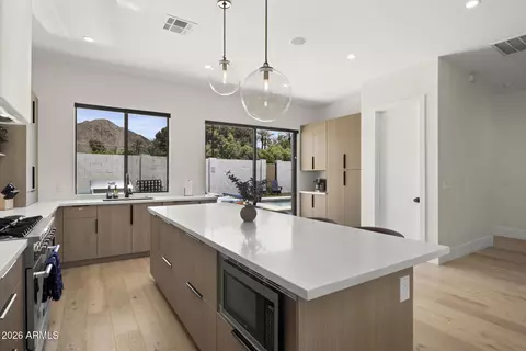 Kitchen - 4546 E Campbell Ave, Phoenix, AZ 85018 photo 3 of 4