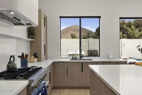 Kitchen - 4546 E Campbell Ave, Phoenix, AZ 85018 photo 4 of 4