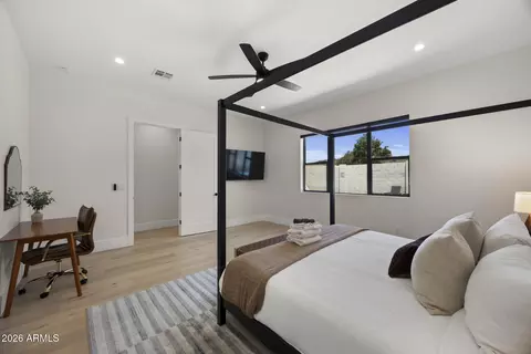 Bedroom - 4546 E Campbell Ave, Phoenix, AZ 85018 photo 3 of 8
