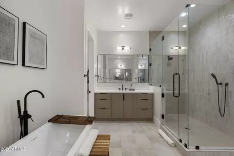 Bath - 4546 E Campbell Ave, Phoenix, AZ 85018 photo 6 of 9