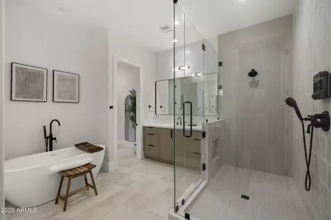 Bath - 4546 E Campbell Ave, Phoenix, AZ 85018 photo 3 of 9