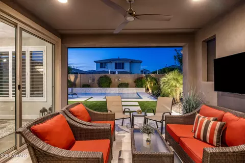 Exterior - 2948 E Tina Dr, Phoenix, AZ 85050 photo 11 of 17