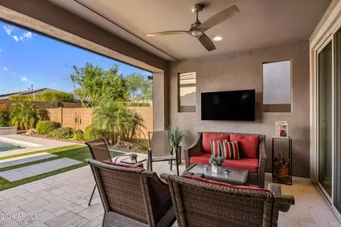 Exterior - 2948 E Tina Dr, Phoenix, AZ 85050 photo 4 of 17