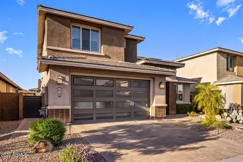 Exterior - 2948 E Tina Dr, Phoenix, AZ 85050 photo 9 of 17