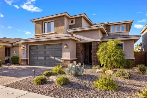 Exterior - 2948 E Tina Dr, Phoenix, AZ 85050 photo 3 of 17