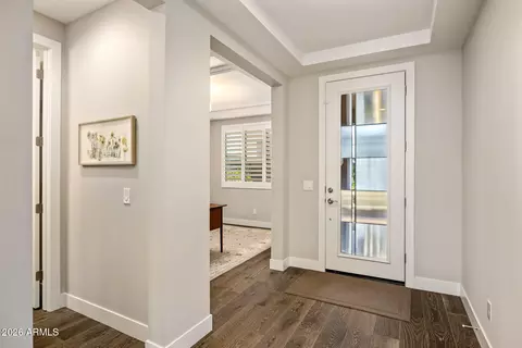 Entry Way - 2948 E Tina Dr, Phoenix, AZ 85050 photo 2 of 7