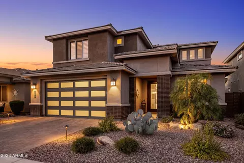 Exterior - 2948 E Tina Dr, Phoenix, AZ 85050 photo 2 of 17