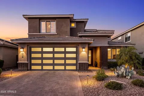 Exterior - 2948 E Tina Dr, Phoenix, AZ 85050 photo 10 of 17
