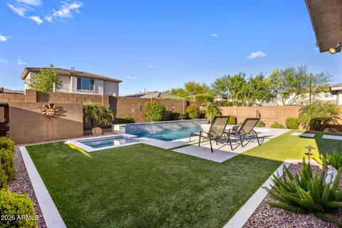 Exterior - 2948 E Tina Dr, Phoenix, AZ 85050 photo 7 of 17