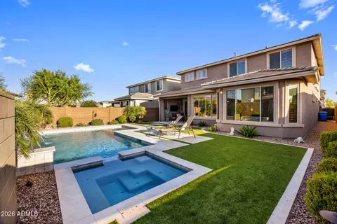 Exterior - 2948 E Tina Dr, Phoenix, AZ 85050 photo 8 of 17