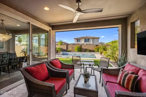 Exterior - 2948 E Tina Dr, Phoenix, AZ 85050 photo 5 of 17