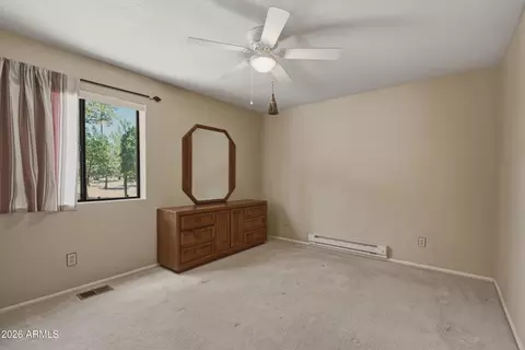 Bedroom - 4050 Apache Dr, Happy Jack, AZ 86024 photo 3 of 6