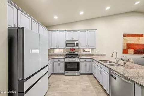 Kitchen - 3862 E Narrowleaf Dr, Gilbert, AZ 85298 photo 2 of 5