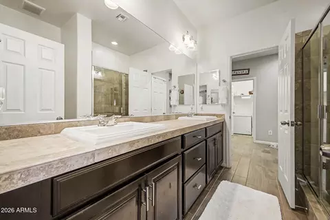 Bath - 3862 E Narrowleaf Dr, Gilbert, AZ 85298 photo 2 of 3