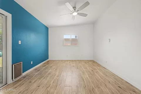 Living - 3601 E Laurel Ln, Phoenix, AZ 85028 photo 3 of 4