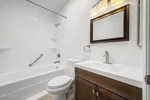Bath - 3601 E Laurel Ln, Phoenix, AZ 85028 photo 2 of 2