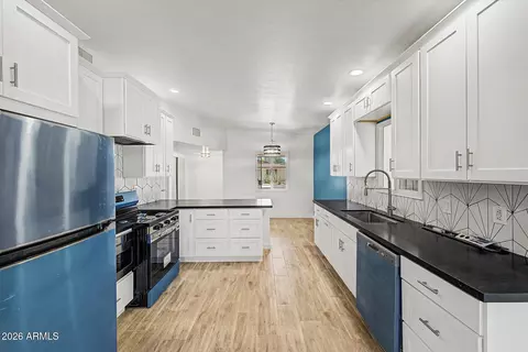 Kitchen - 3601 E Laurel Ln, Phoenix, AZ 85028 photo 3 of 3