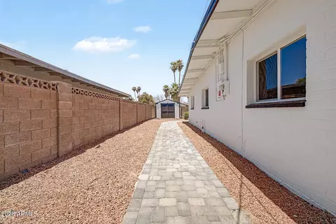 Exterior - 3601 E Laurel Ln, Phoenix, AZ 85028 photo 5 of 8