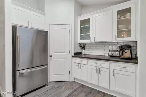 Kitchen - 828 E Myrtle Ave, Phoenix, AZ 85020 photo 4 of 5
