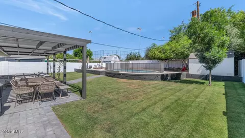 Exterior - 828 E Myrtle Ave, Phoenix, AZ 85020 photo 5 of 9