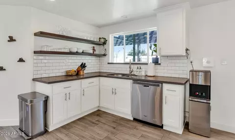 Kitchen - 828 E Myrtle Ave, Phoenix, AZ 85020 photo 3 of 5