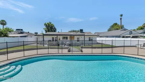 Exterior - 828 E Myrtle Ave, Phoenix, AZ 85020 photo 2 of 9