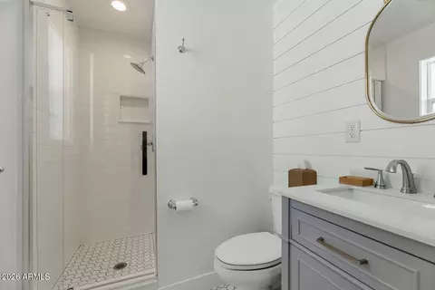 Bath - 828 E Myrtle Ave, Phoenix, AZ 85020 photo 2 of 3