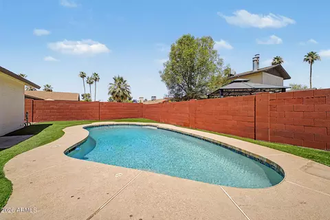 Exterior - 814 E Chilton Dr, Tempe, AZ 85283 photo 8 of 9