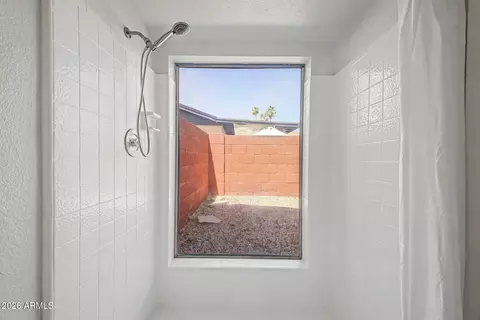 Bath - 814 E Chilton Dr, Tempe, AZ 85283 photo 3 of 3