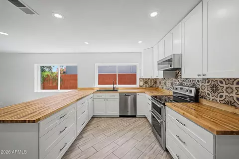 Kitchen - 814 E Chilton Dr, Tempe, AZ 85283 photo 5 of 7